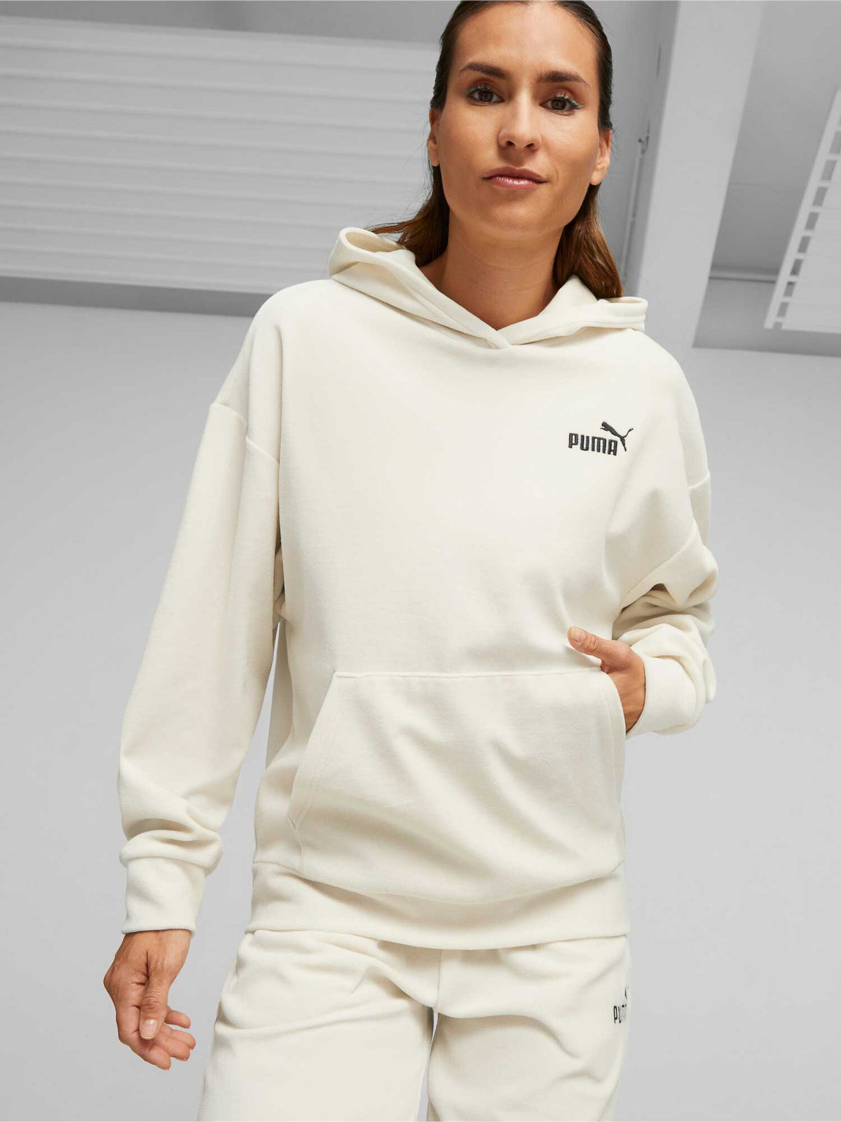 PUMA Суитшърт ESS ELEVATED Velour Hoodie