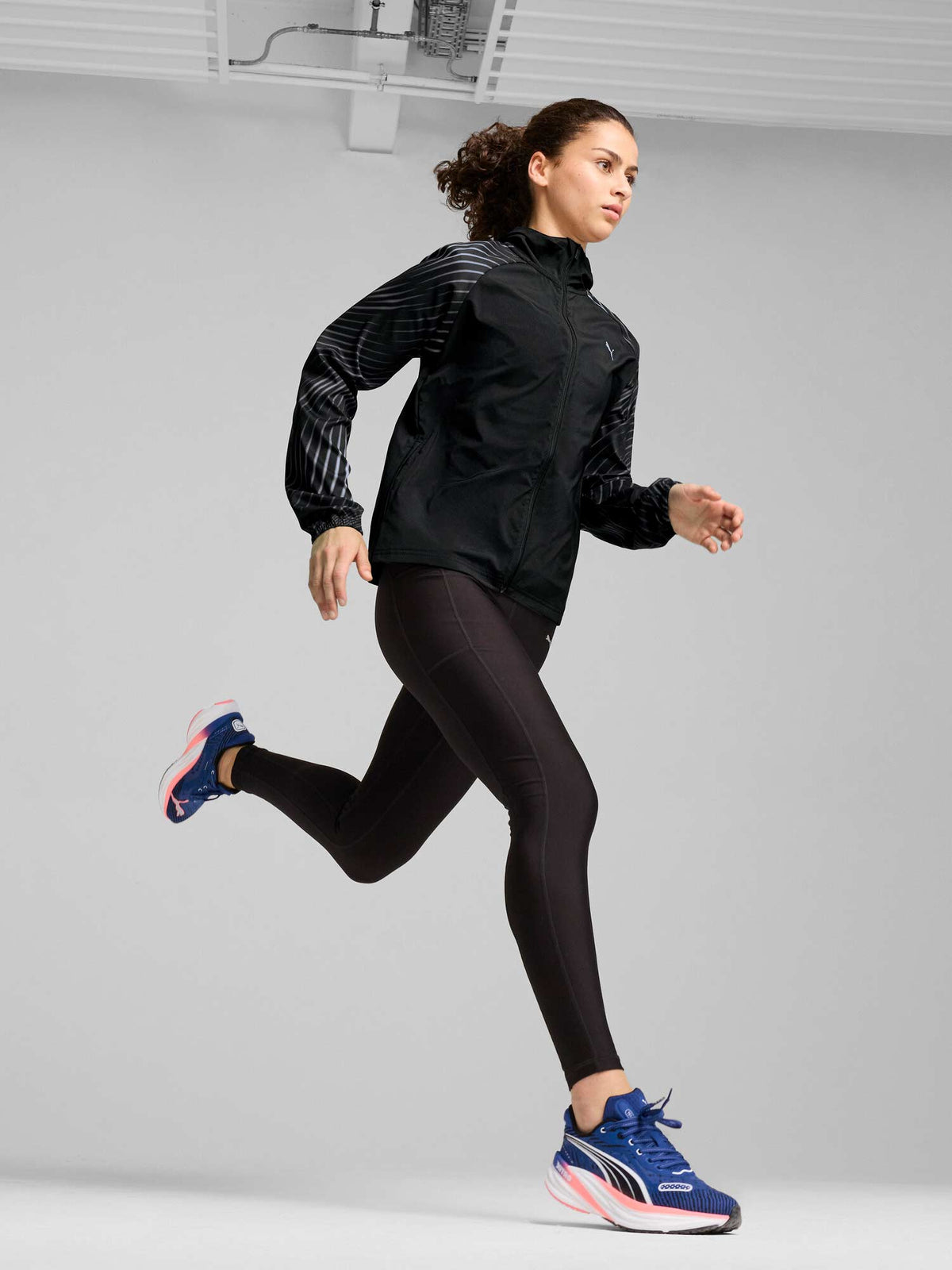 PUMA Яке RUN FAVORITE AOP WOVEN JACKET W