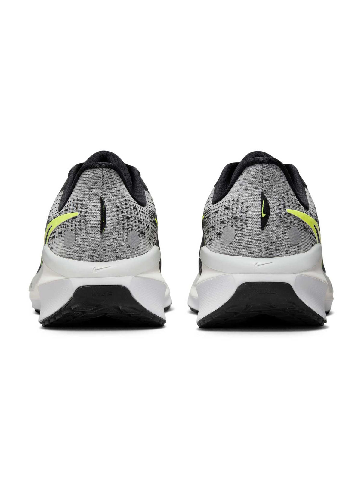 NIKE Обувки VOMERO 17